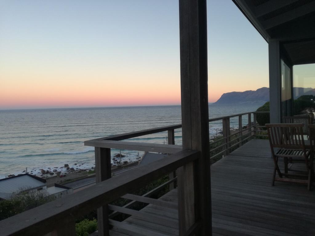 Seaview Apartment In Muizenberg Esterno foto